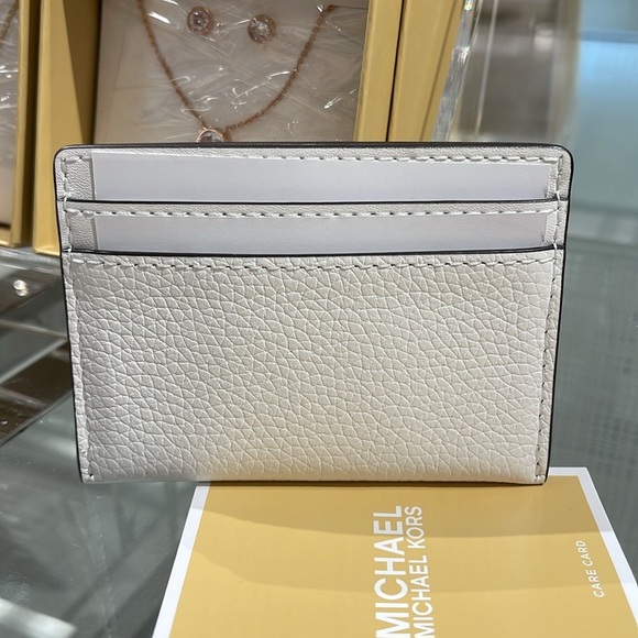 MICHAEL KORS Reed Large Pebbled Leather Card Holder Case
Optic White 
NWT - Picture 2 of 16